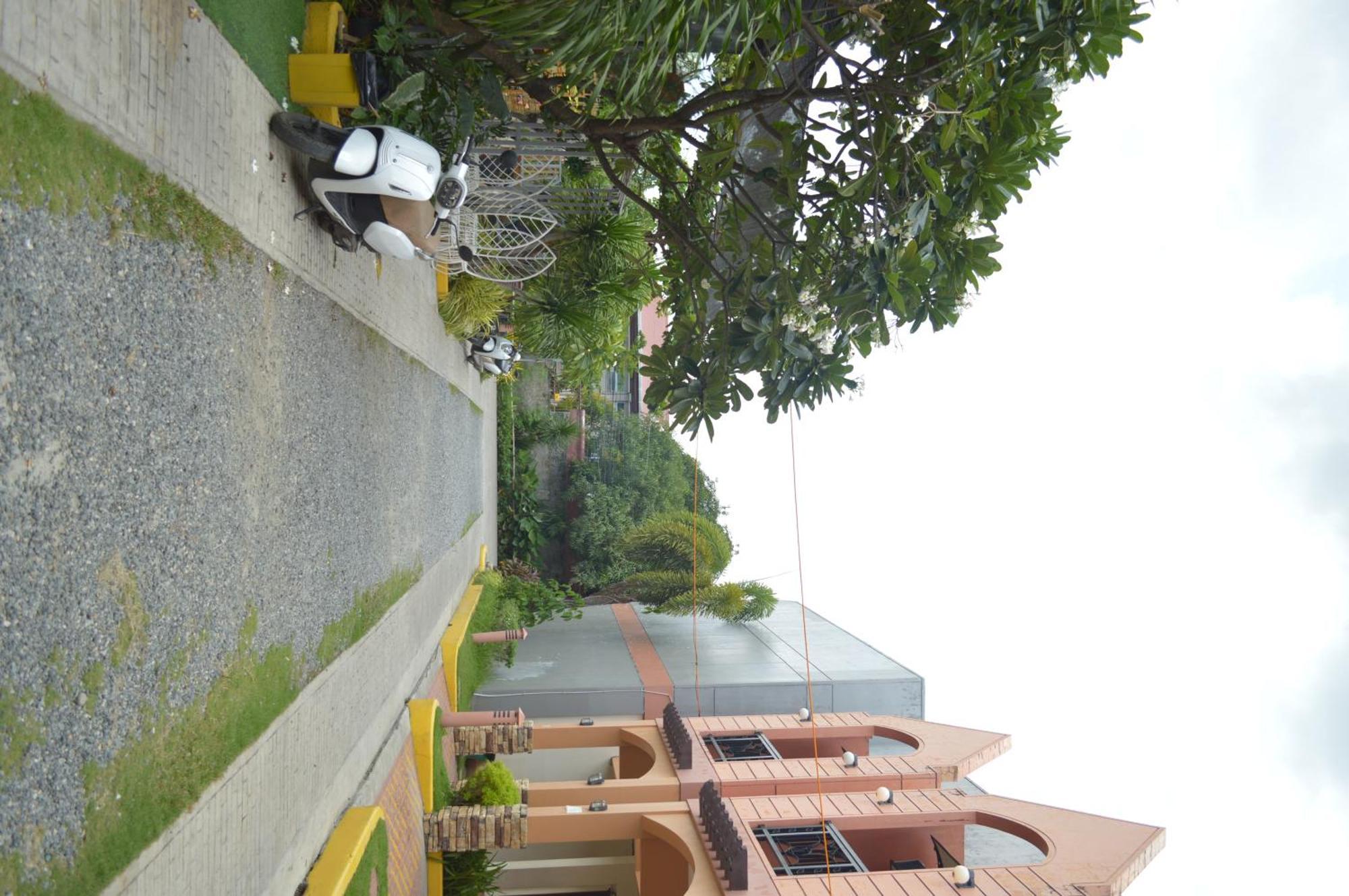 Manora Apartment Talisay  Exterior foto