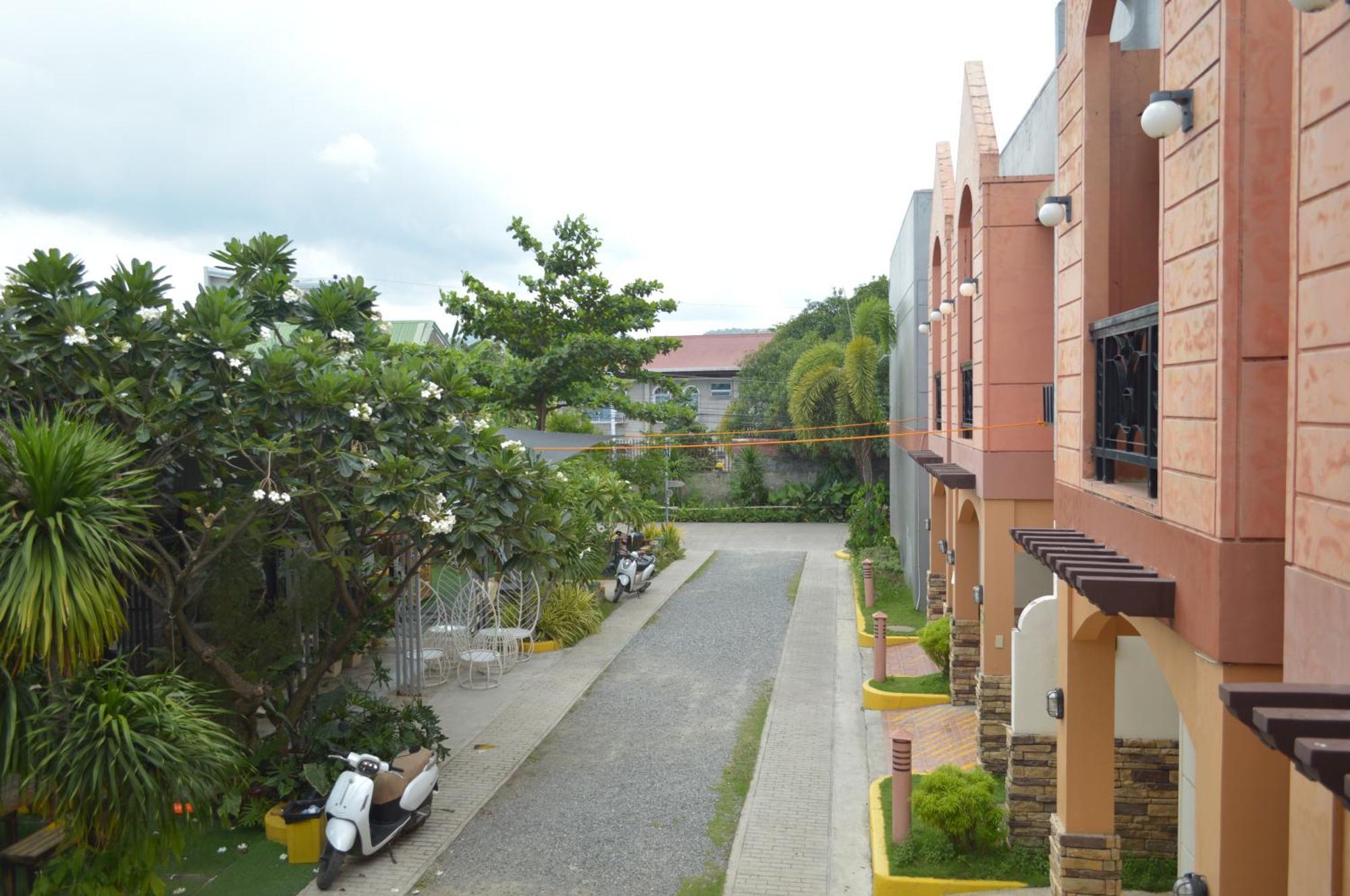 Manora Apartment Talisay  Exterior foto