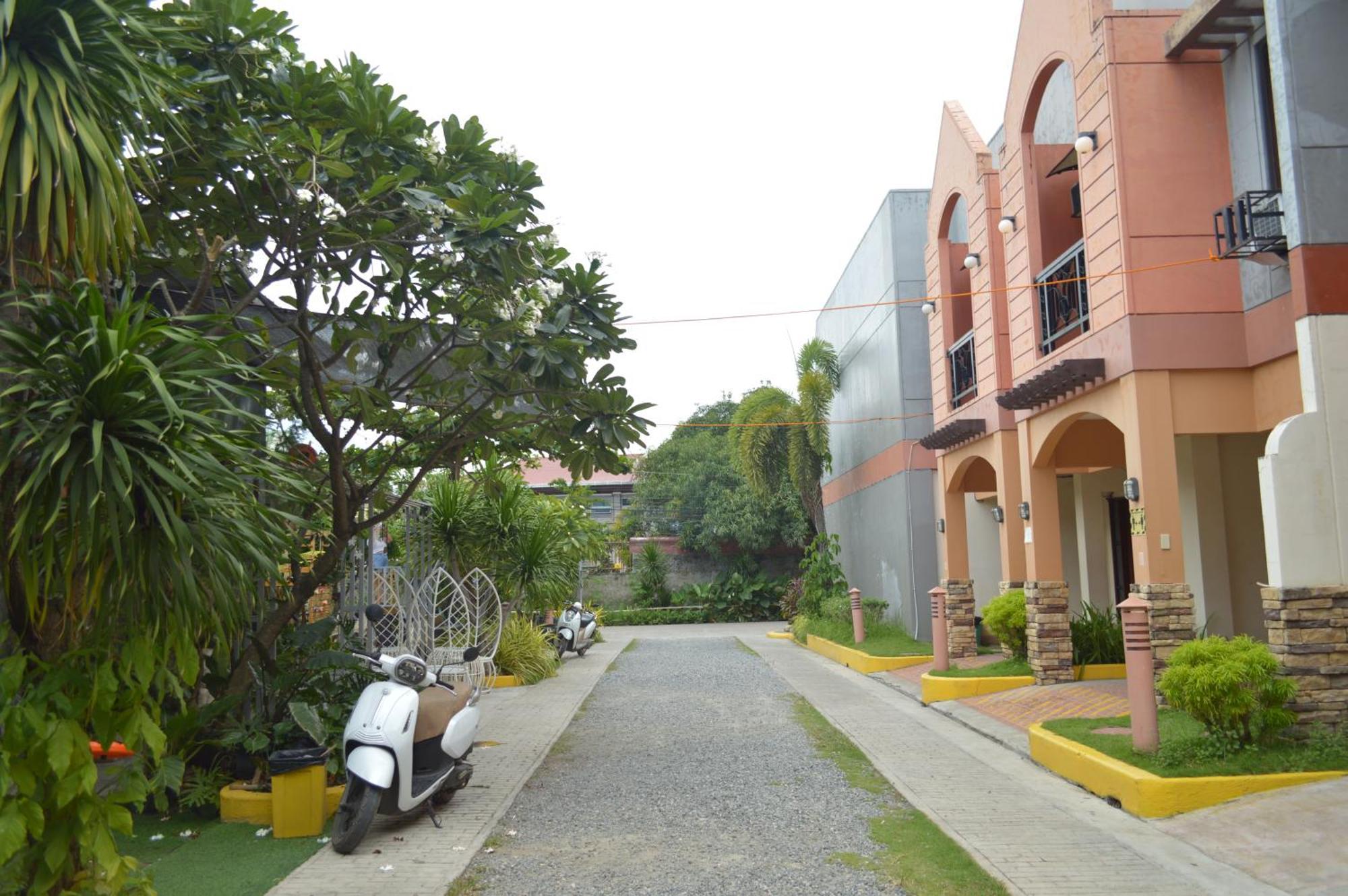 Manora Apartment Talisay  Exterior foto